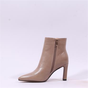 Una Healy Landslide Pointed Ankle Boot - Cranberry